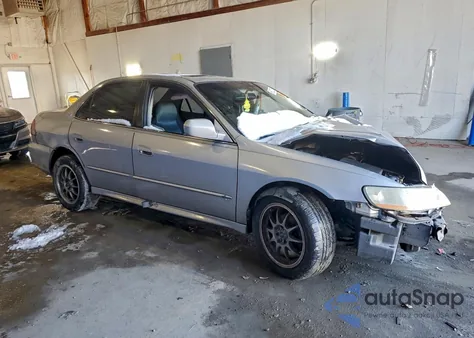 2001 Honda Accord Ex из США, поврежденный, VIN 1HGCG56671A086308